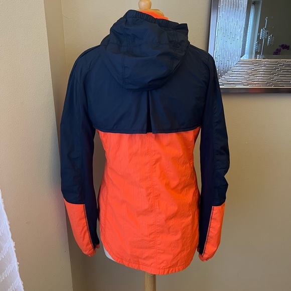 Lululemon Run: Get Up And Glow Jacket *Reflective 360 - Picture 4 of 9